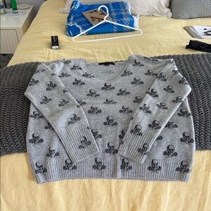 Skull Cashmere Women's Gray V-Neck Skull-Print Cashmere Sweater